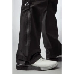 Sunderland Vancouver Quebec Waterproof Golf Trousers SUNMR35 9 Sunderland Vancouver Quebec Waterproof Golf Trousers SUNMR35 -Golf Edge Wear Sales Quebec Closeup Hem
