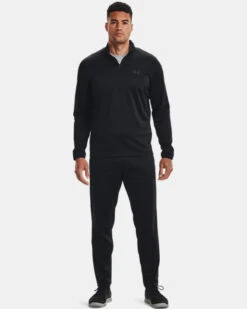 Under Armour 1/2-Zip Golf Fleece 1357145 9 Under Armour 1/2-Zip Golf Fleece 1357145 -Golf Edge Wear Sales V5 1357145 001 FSF